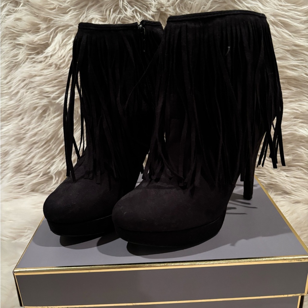 Black fridge sued boots